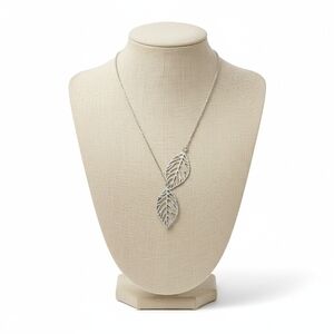 Silver Leaf Pendant Necklace | Nature-Inspired Minimalist Jewelry | Layered Look